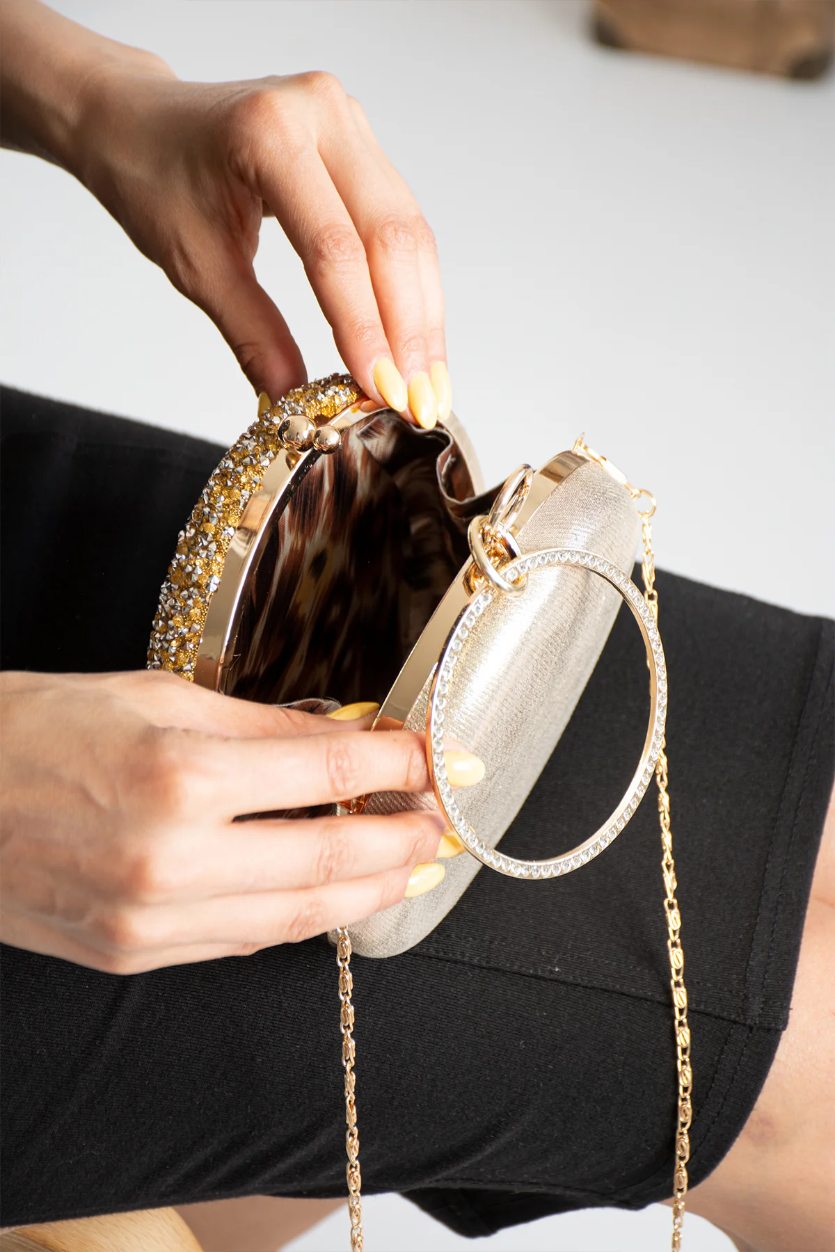 İmpolo Jesi Altın Taşlı Bilezik  Abiye Omuz Ve Kol Çanta 16x16 Ebat - Görsel 3