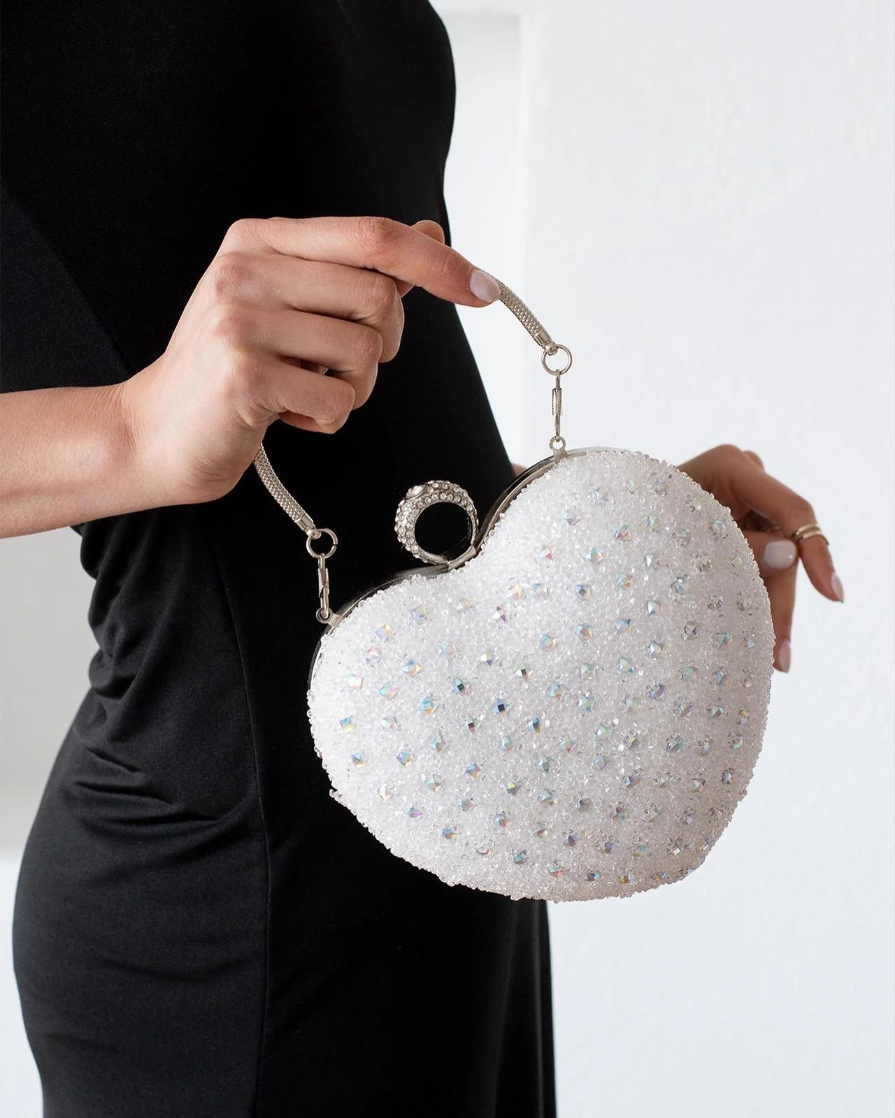 İmpolo Ella Kalp Taşlı Beyaz Kadın Abiye El Çanta 19x20 Ebat