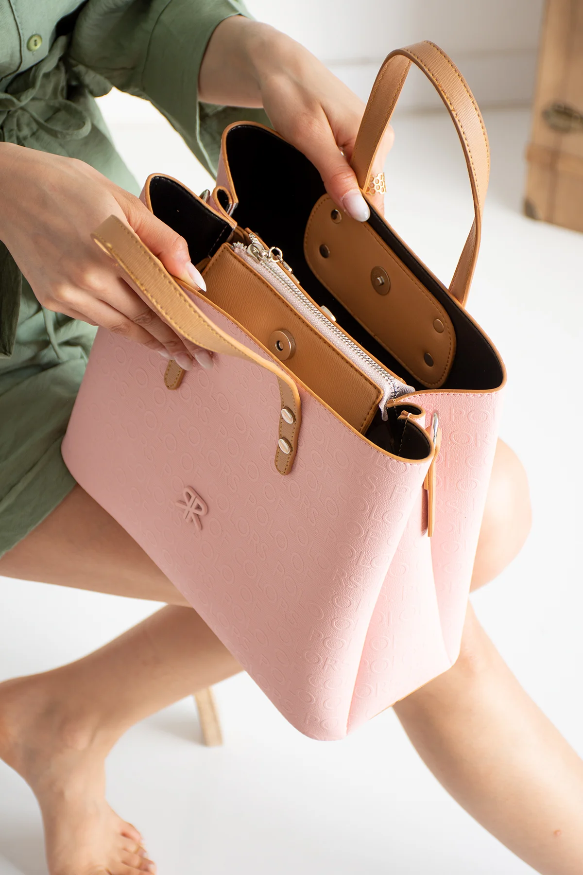 İmpolo Lori Omuz Pudra Taba Kadın Çanta 27x34 Ebat - Görsel 3